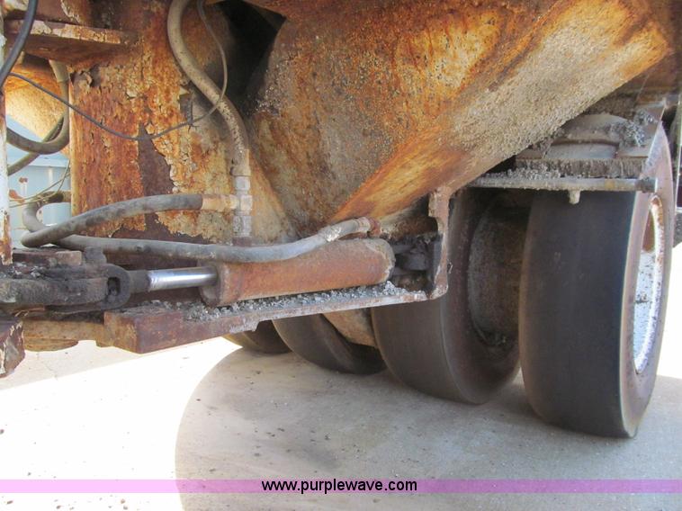 image for item K6369 Hyster C530A pneumatic roller