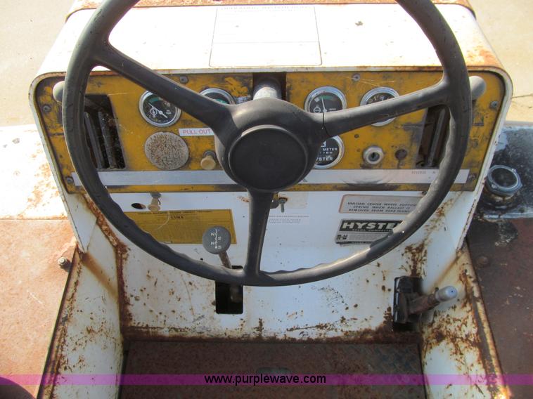 image for item K6369 Hyster C530A pneumatic roller