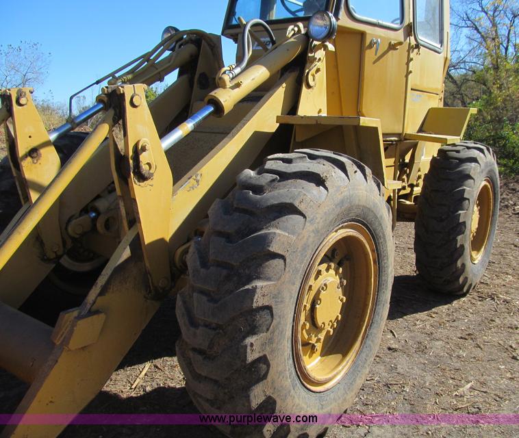 image for item K6385 1977 Caterpillar 910 wheel loader