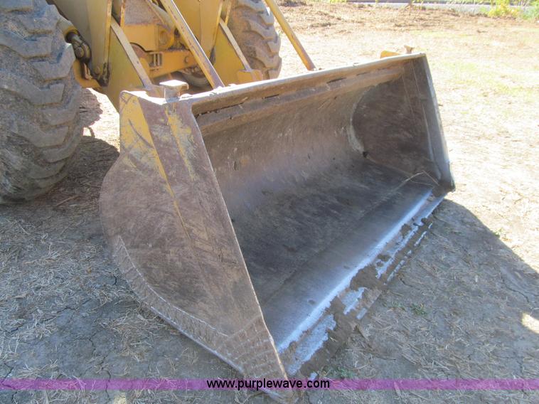 image for item K6385 1977 Caterpillar 910 wheel loader