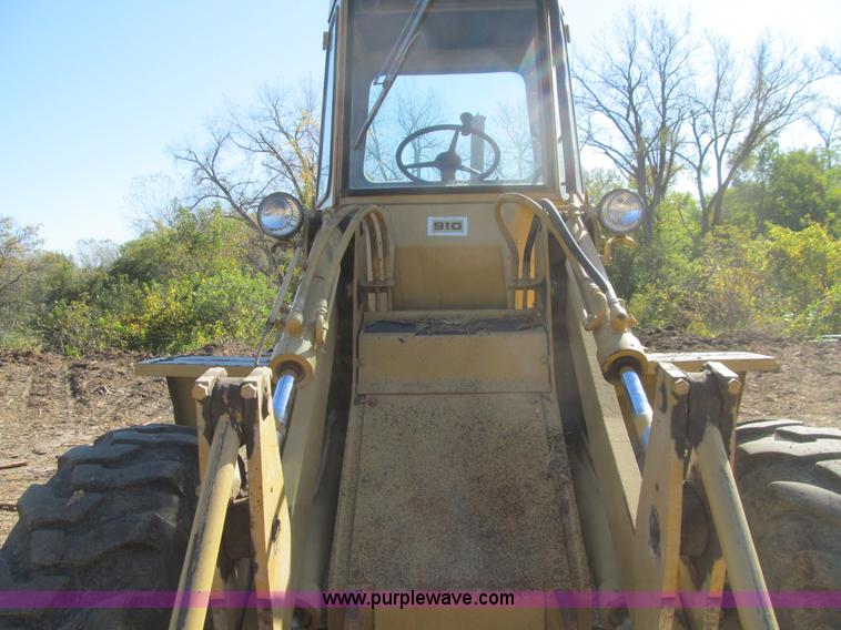 image for item K6385 1977 Caterpillar 910 wheel loader