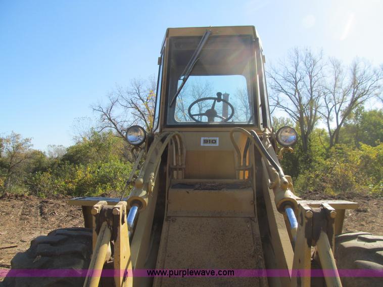 image for item K6385 1977 Caterpillar 910 wheel loader