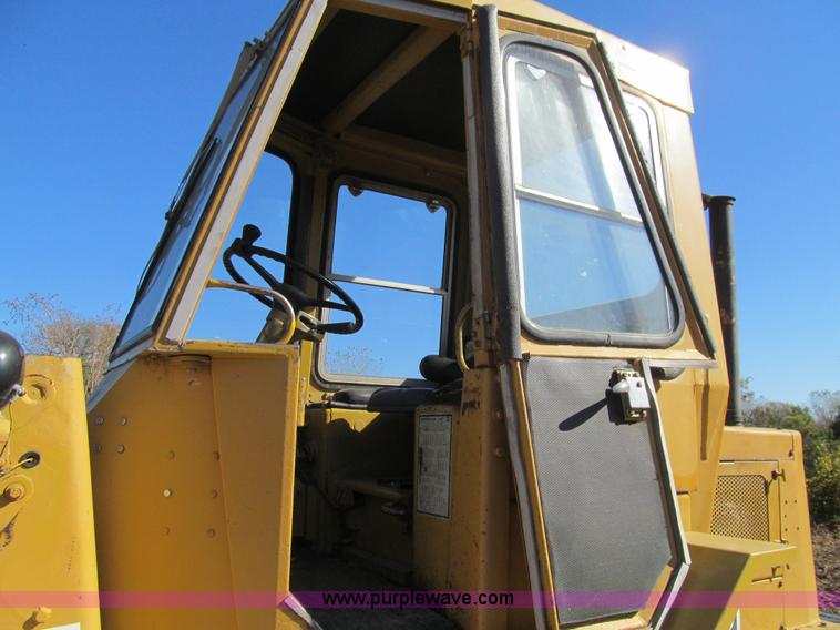 image for item K6385 1977 Caterpillar 910 wheel loader