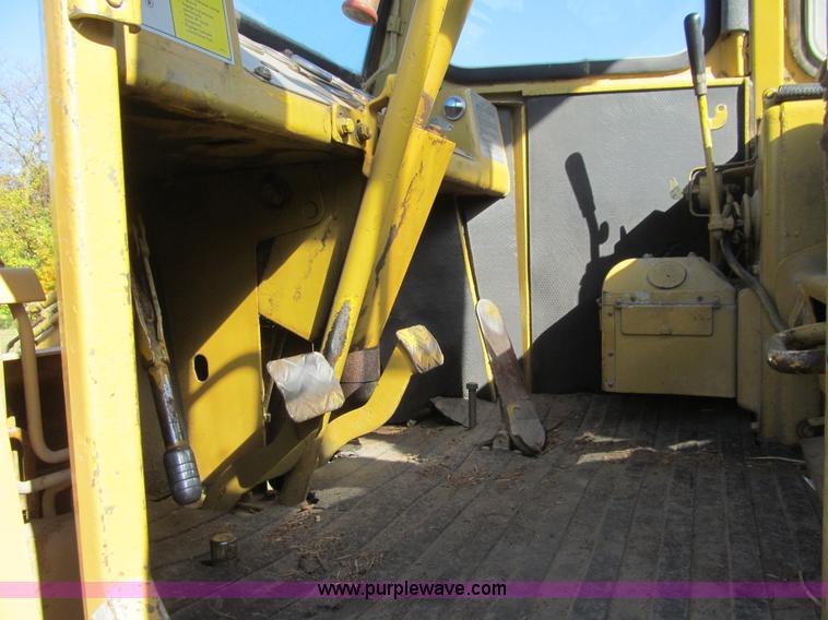 image for item K6385 1977 Caterpillar 910 wheel loader