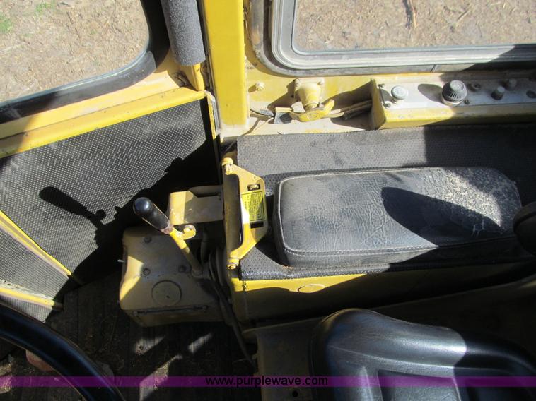 image for item K6385 1977 Caterpillar 910 wheel loader