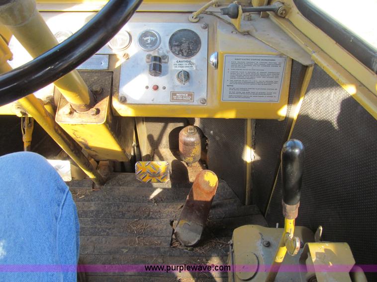 image for item K6385 1977 Caterpillar 910 wheel loader