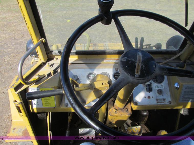 image for item K6385 1977 Caterpillar 910 wheel loader