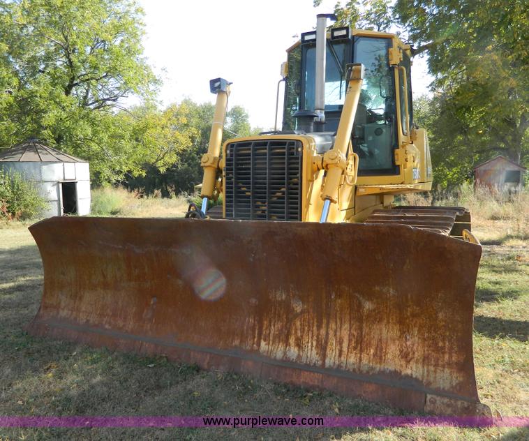 image for item K8221 2003 John Deere 750C Series II dozer