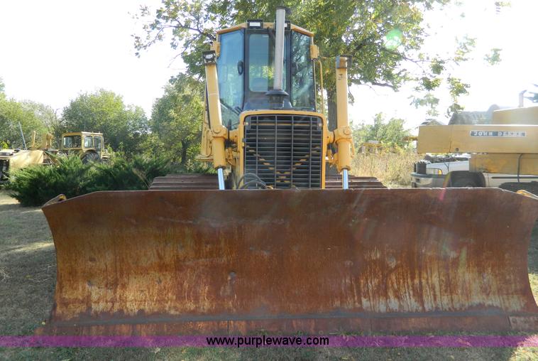 image for item K8221 2003 John Deere 750C Series II dozer