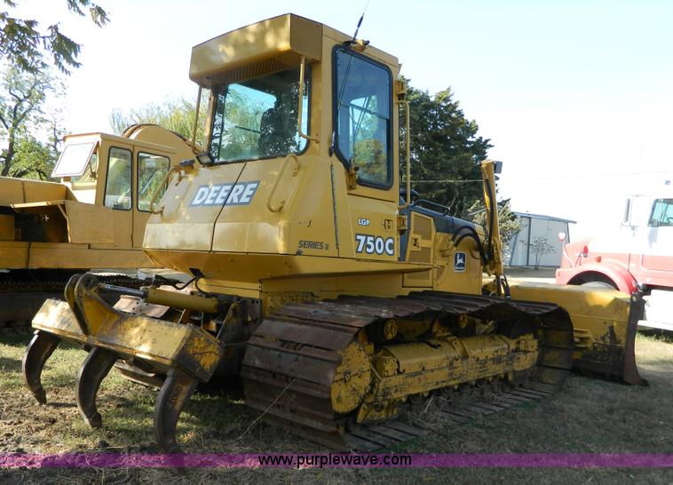 image for item K8221 2003 John Deere 750C Series II dozer