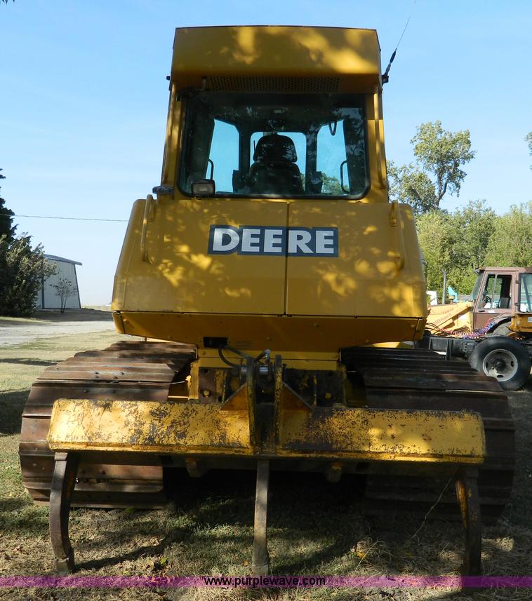 image for item K8221 2003 John Deere 750C Series II dozer
