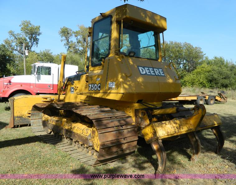 image for item K8221 2003 John Deere 750C Series II dozer