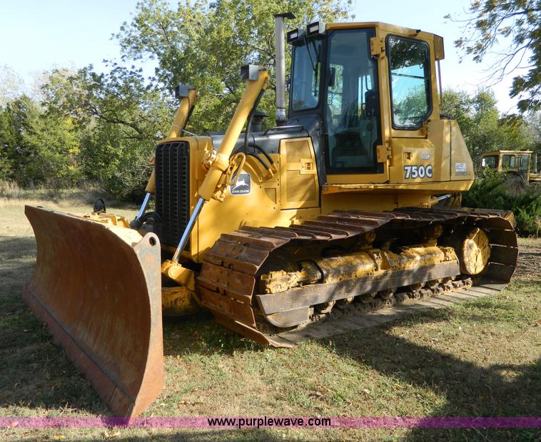 image for item K8221 2003 John Deere 750C Series II dozer