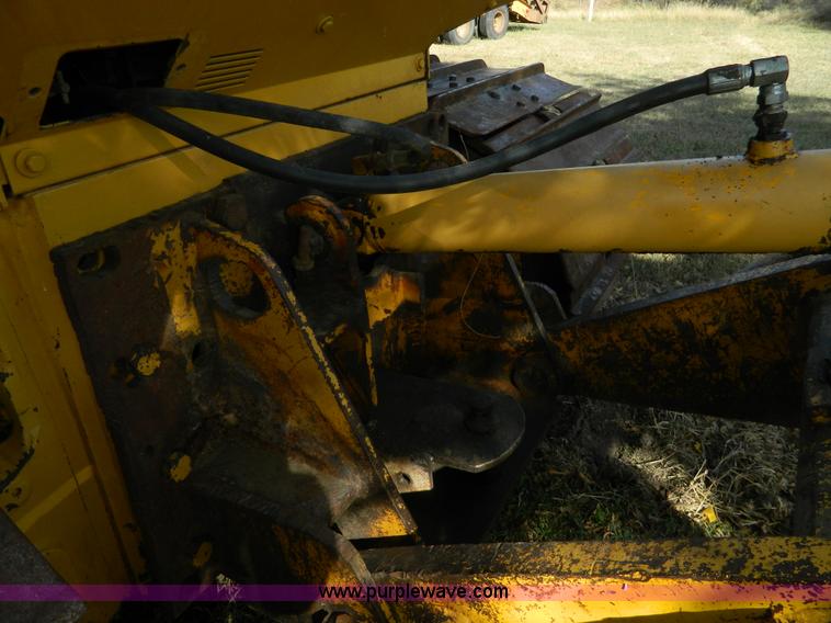 image for item K8221 2003 John Deere 750C Series II dozer