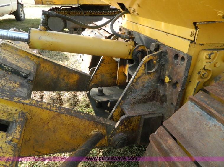 image for item K8221 2003 John Deere 750C Series II dozer