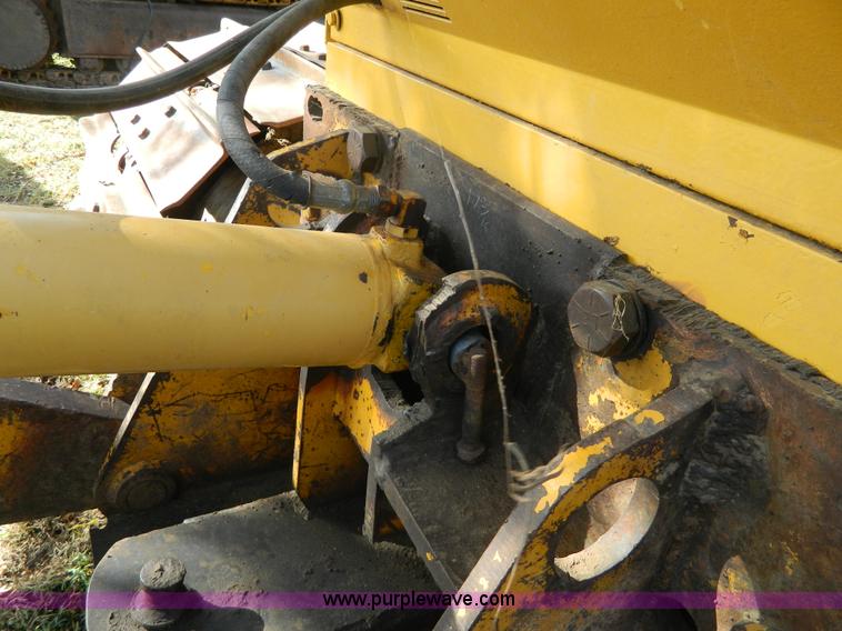 image for item K8221 2003 John Deere 750C Series II dozer