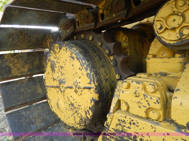 image for item K8221 2003 John Deere 750C Series II dozer