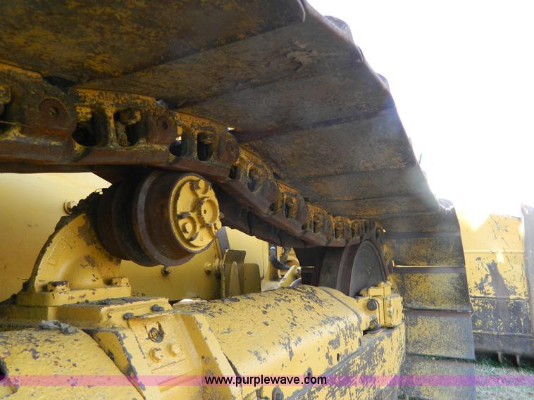 image for item K8221 2003 John Deere 750C Series II dozer