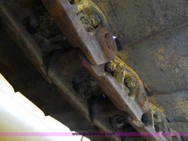 image for item K8221 2003 John Deere 750C Series II dozer