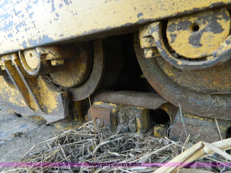 image for item K8221 2003 John Deere 750C Series II dozer