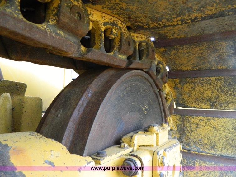 image for item K8221 2003 John Deere 750C Series II dozer