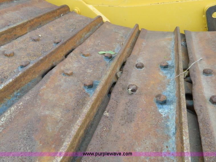 image for item K8221 2003 John Deere 750C Series II dozer