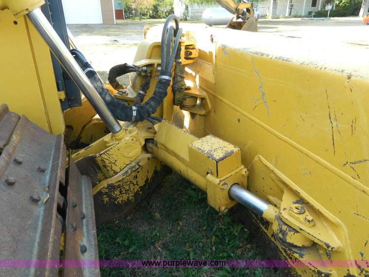 image for item K8221 2003 John Deere 750C Series II dozer