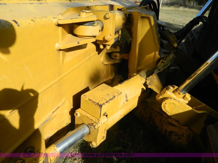 image for item K8221 2003 John Deere 750C Series II dozer