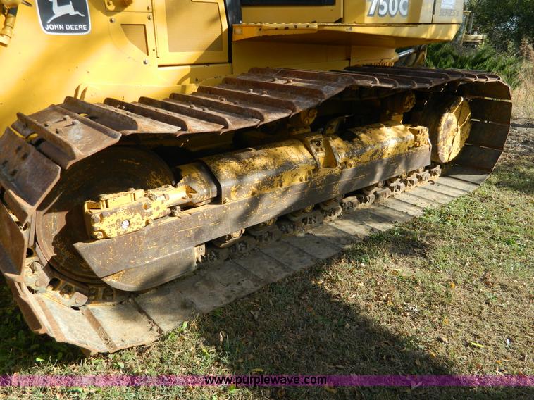image for item K8221 2003 John Deere 750C Series II dozer