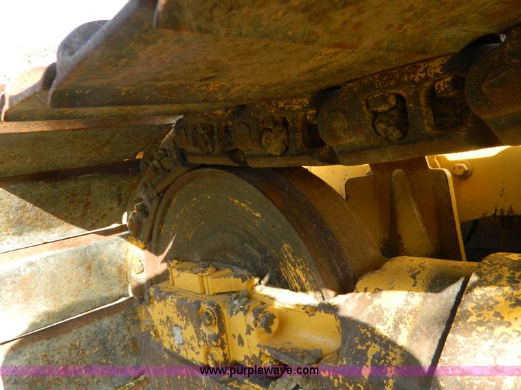 image for item K8221 2003 John Deere 750C Series II dozer