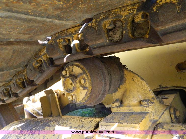 image for item K8221 2003 John Deere 750C Series II dozer