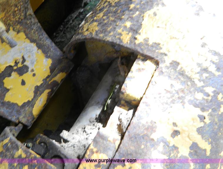 image for item K8221 2003 John Deere 750C Series II dozer