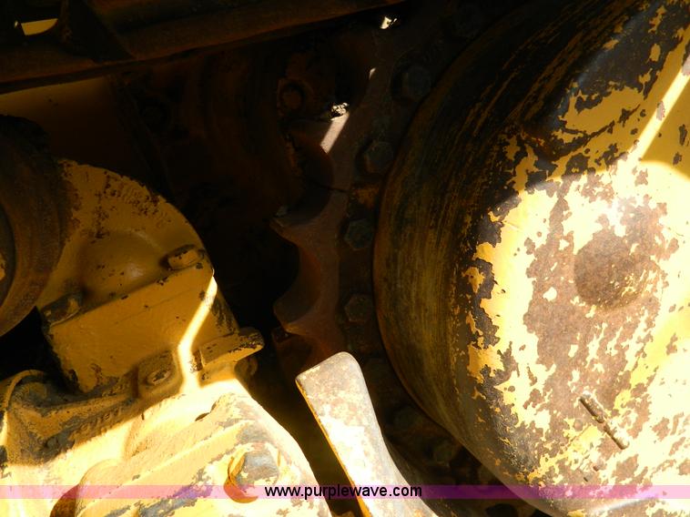 image for item K8221 2003 John Deere 750C Series II dozer