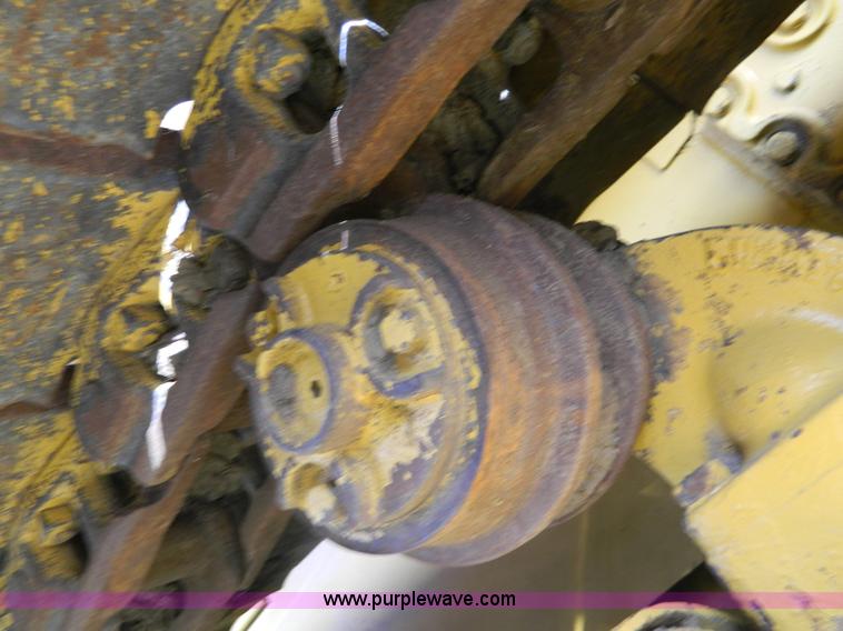 image for item K8221 2003 John Deere 750C Series II dozer