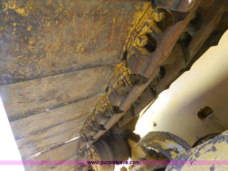 image for item K8221 2003 John Deere 750C Series II dozer