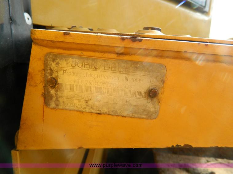 image for item K8221 2003 John Deere 750C Series II dozer