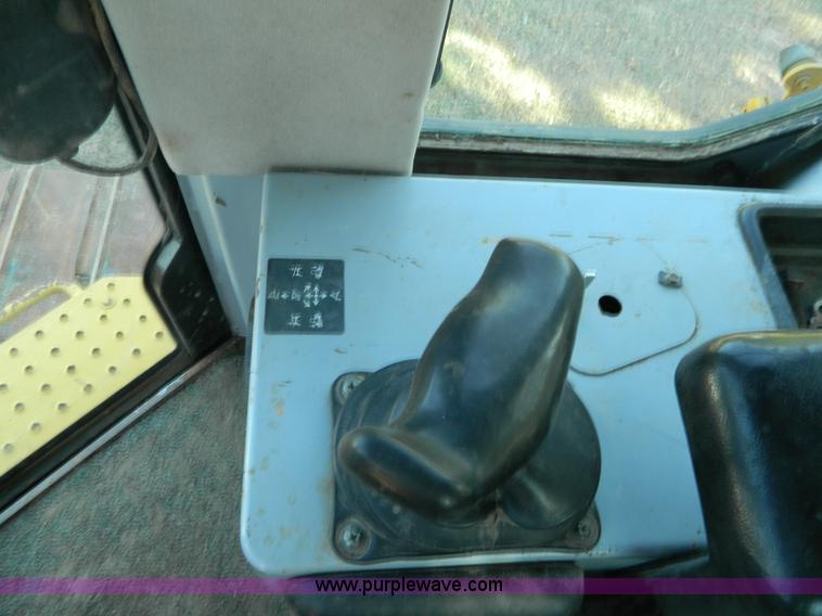 image for item K8221 2003 John Deere 750C Series II dozer