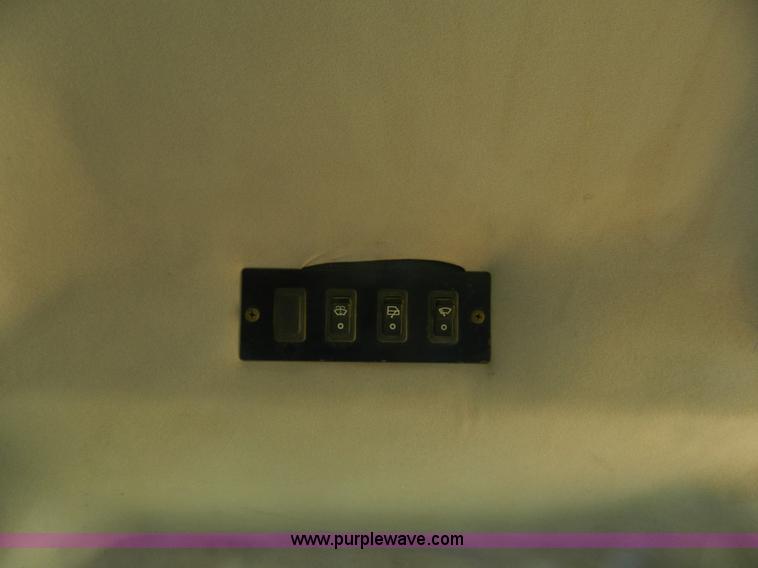 image for item K8221 2003 John Deere 750C Series II dozer