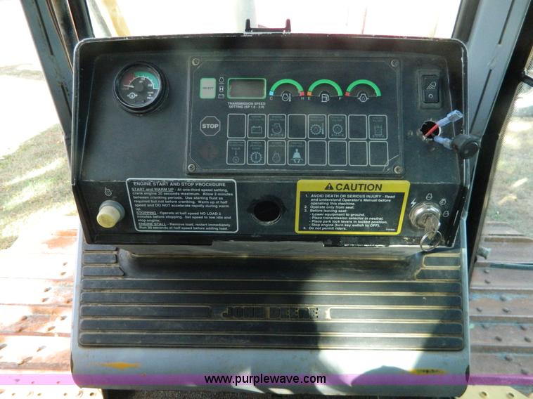 image for item K8221 2003 John Deere 750C Series II dozer