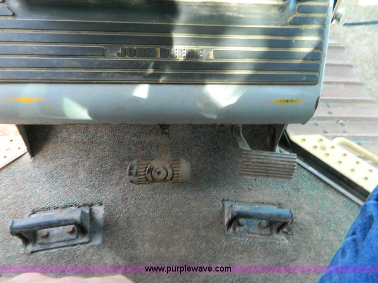 image for item K8221 2003 John Deere 750C Series II dozer