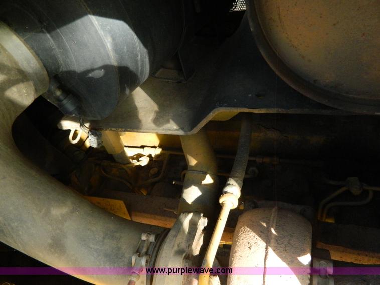 image for item K8221 2003 John Deere 750C Series II dozer