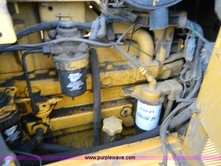 image for item K8221 2003 John Deere 750C Series II dozer