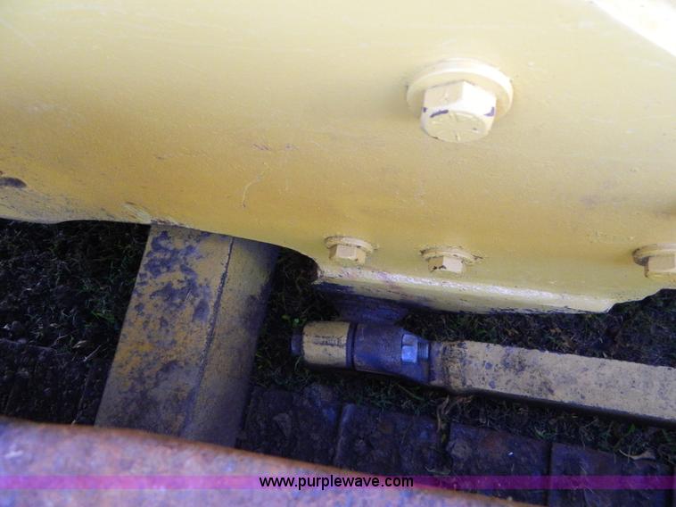 image for item K8221 2003 John Deere 750C Series II dozer