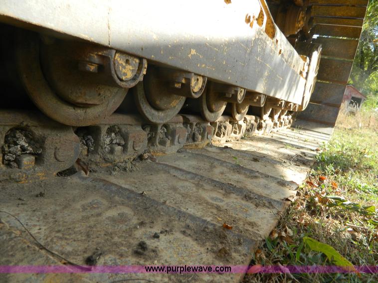 image for item K8221 2003 John Deere 750C Series II dozer