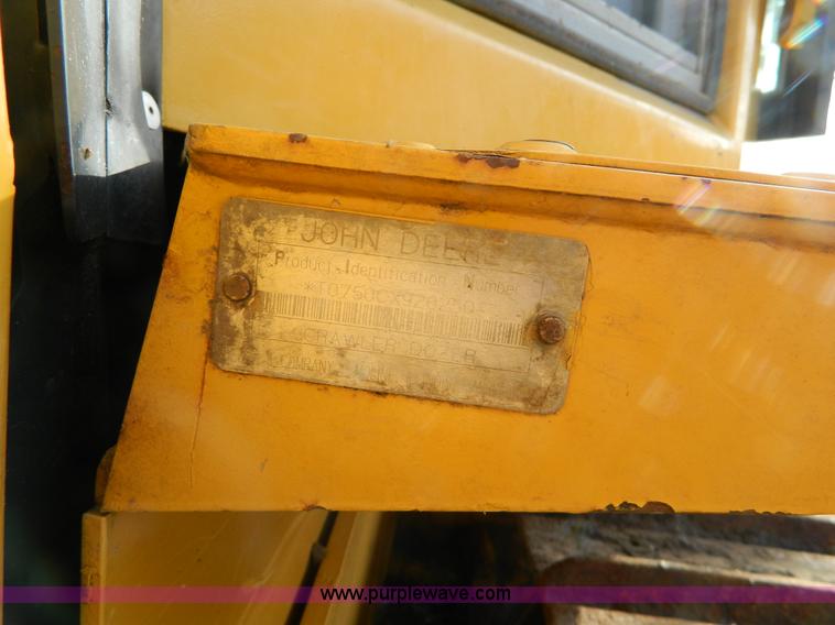 image for item K8221 2003 John Deere 750C Series II dozer