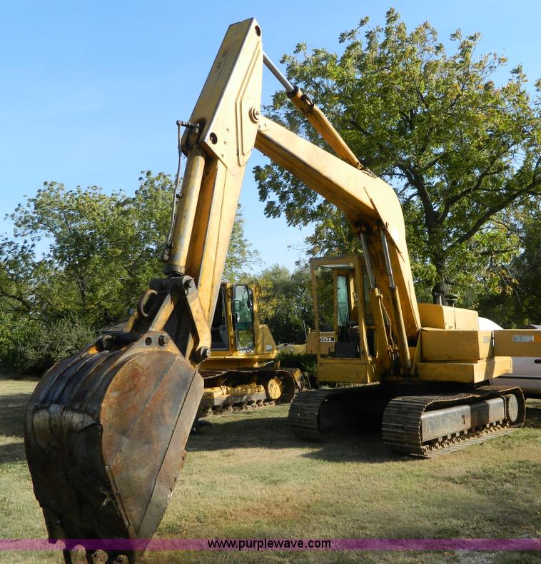 image for item K8222 1974 John Deere 690B excavator