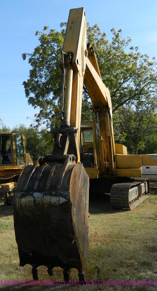 image for item K8222 1974 John Deere 690B excavator