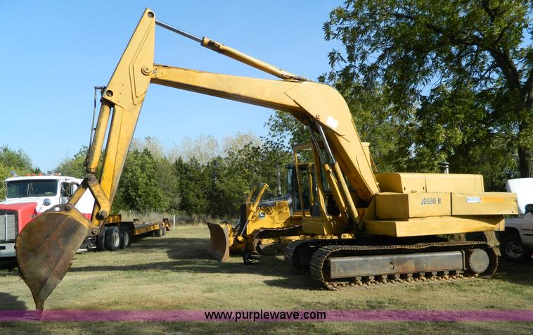 image for item K8222 1974 John Deere 690B excavator