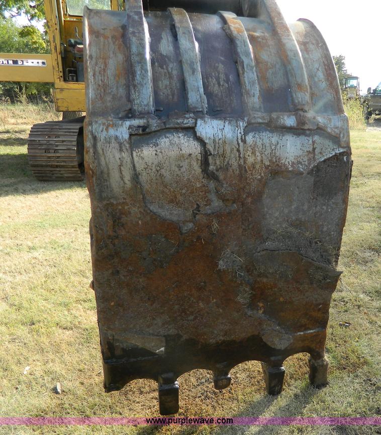 image for item K8222 1974 John Deere 690B excavator