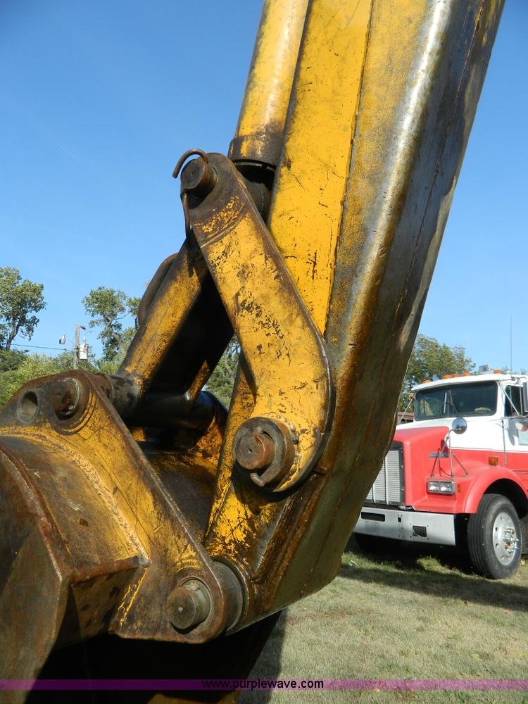 image for item K8222 1974 John Deere 690B excavator